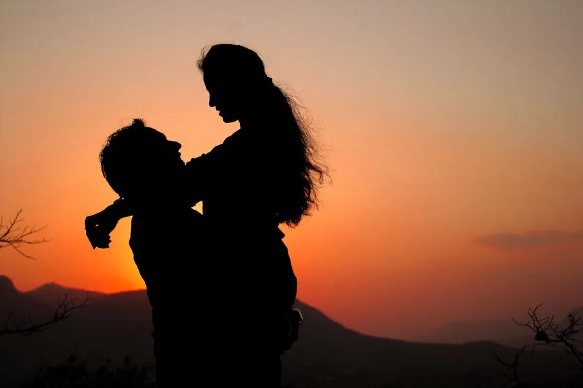 Romantic Shayari: Meaning, Examples, and How to Use It