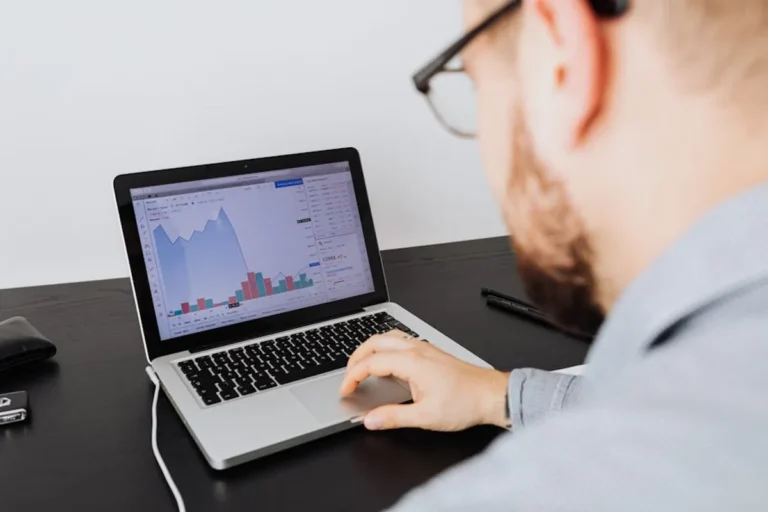 Understanding newsfaire.com Through Search Trends and Reader Intent